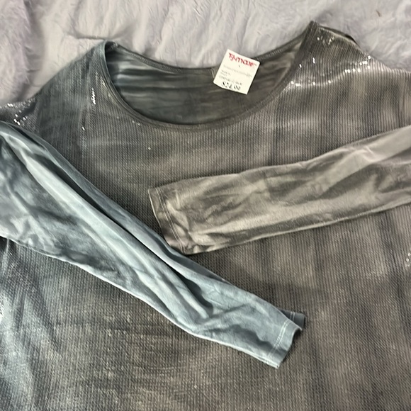 NWT Bellamore Italian designer top** Sz med ** grayish and blue color w/sequence - Picture 4 of 5